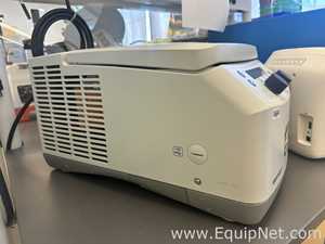 Eppendorf 5424R Refrigerated Laboratory Centrifuge