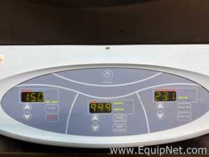 Thermo Scientific SHKE4000-7 MAX Q 4000 Incubated Shaker