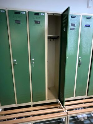 Los aus 2 Lagerschrank  