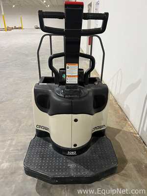 Lot of 2 Crown Forklifts