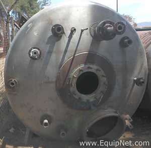 Stainless Steel Vertical 2500 Gal Tank