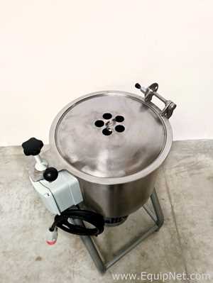 Powder mixer