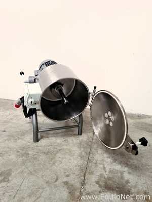 Powder mixer