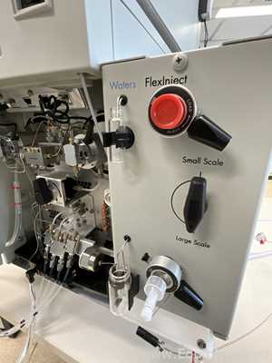 Waters 2535 Quaternary Gradient Module 2998 Photodiode Array Detector and Fraction CollectorIII HPLC