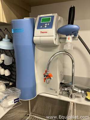 Sistema de Purificación y Destilación de Agua Thermo Scientific GenPure Pro