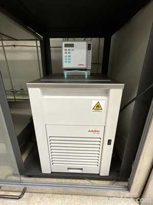 New Brunswick Scientific innova 2180 Laboratory Platform Shaker with Julabo FP40 Chiller