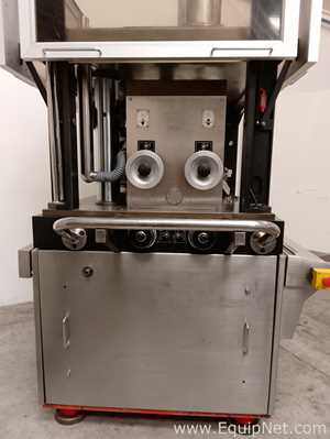 Tableteadora Manesty Novapress