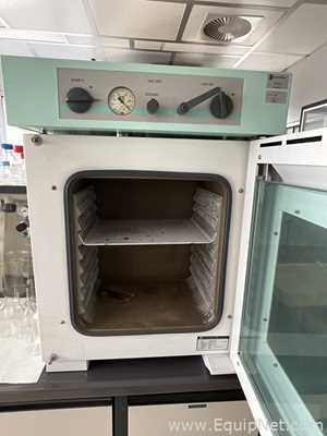 MMM Medcenter VACUCELL 55 Laboratory Vacuum Oven