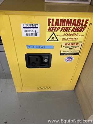 Armário de Armazenamento para Inflamáveis Eagle  Requisitos de Ar 4 GALS.  - 4 Galão