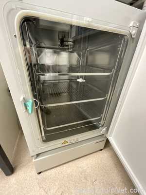 Kendro Laboratory Products Hera Cell Double Stacked Laboratory Incubator