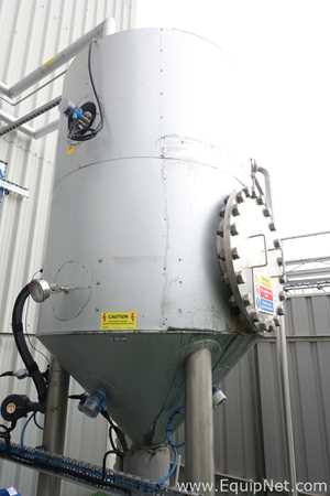 2000 Litre Stainless Steel Vertical Sodium Hydroxide Tank with Pump in Bund