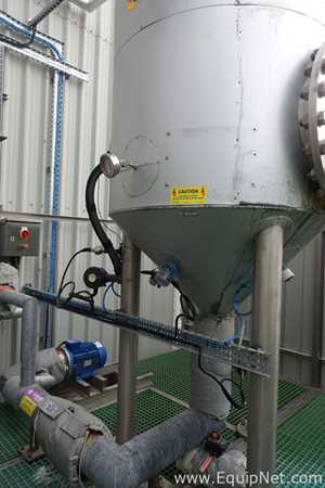 2000 Litre Stainless Steel Vertical Sodium Hydroxide Tank with Pump in Bund