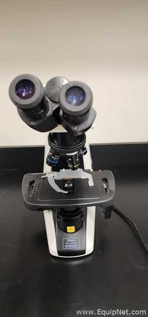 Microscópio Nikon ECLIPSE E200