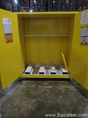 Armário de Armazenamento para Inflamáveis Eagle  Requisitos de Ar 110 GALS.  110 Galão