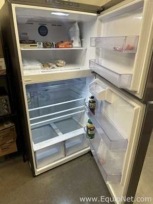 Samsung RT21M6213SR Top Freezer Refrigerator