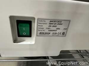 Lot of Assorted Laboratory Equipment Including Jeio Tech OS-3000 Shaker, Fairbanks Scales and VWR Me