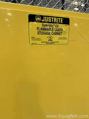 Lote de  Gabinetes de Almacenamiento de Inflamables JustRite Requisitos de aire 60 GALS.  60 Galones