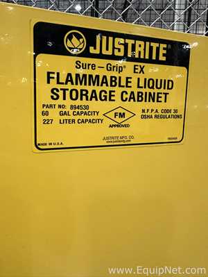 Lote de  Gabinetes de Almacenamiento de Inflamables JustRite Requisitos de aire 60 GALS.  60 Galones