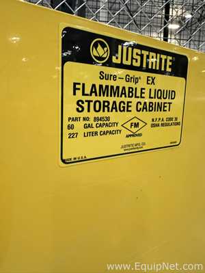 Lote de  Gabinetes de Almacenamiento de Inflamables JustRite Requisitos de aire 60 GALS.  60 Galones