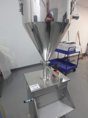 Guangzhou Lianmeng Machinery Equipment Co LM GT 150ML Manual Filler