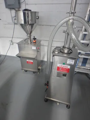 Guangzhou Lianmeng Machinery Equipment Co LM GT 150ML Manual Filler