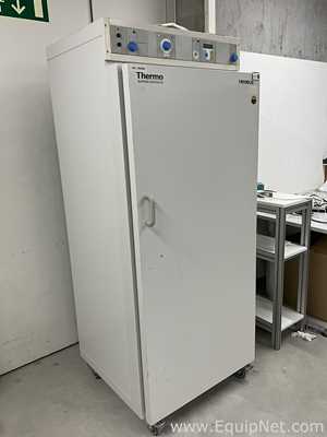Incubadora Thermo Electron Corporation Heraeus B6420