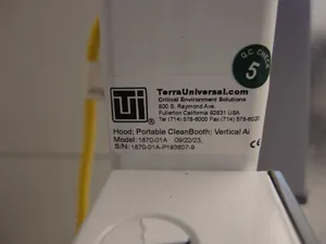 Terra Universal 1870-01A WhisperFlow Portable CleanBooth Vertical Laminar Flow Hood