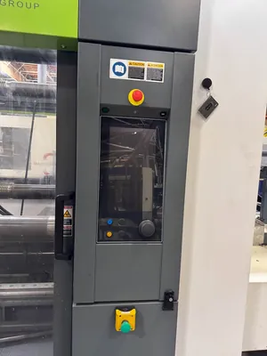 Engel t-win 8500 Injection Molder