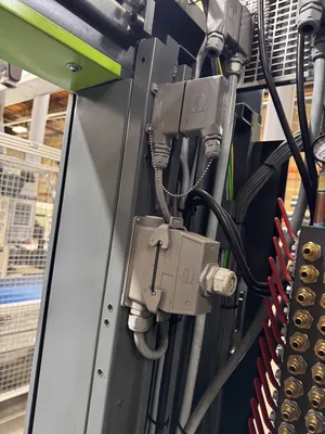 Engel t-win 8500 Injection Molder