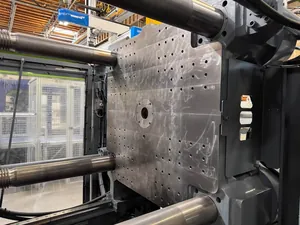 Engel t-win 8500 Injection Molder