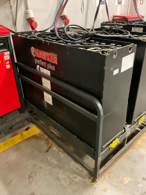 Distribución Eléctrica Hawker Inc 48V 4PZS620