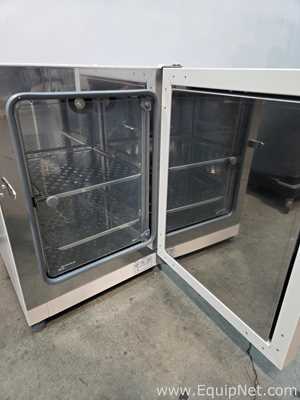 Incubadora Thermo Scientific Heratherm IGS60