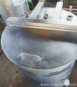 Lot with Two 300 Liters Stainless Steel Tanks Servimox
