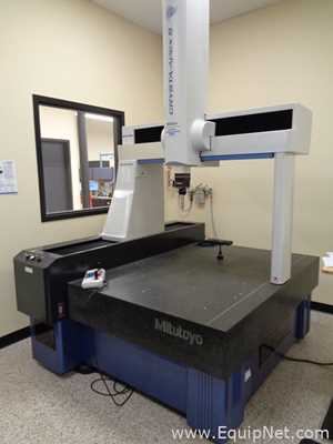 Máquina de Medição de Coordenadas Mitutoyo  CRT-AS9106