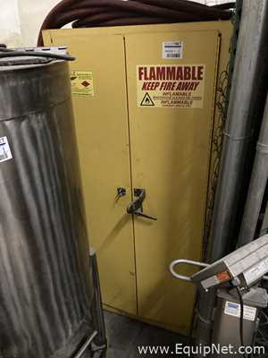 Armário de Armazenamento para Inflamáveis Eagle Manufacturing Co Requisitos de Ar 60 GALS.  60 Galão