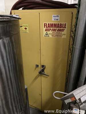 Gabinete de Almacenamiento de Inflamables Eagle Manufacturing Co Requisitos de aire 60 GALS.  60 Galones