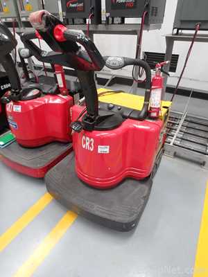 Transpaleta Electrico marca Raymond modelo 8400