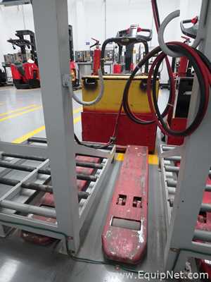 Transpaleta Electrico marca Raymond modelo 8400