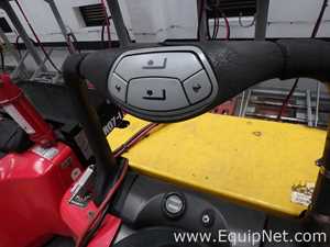 Transpaleta Electrico marca Raymond modelo 8400