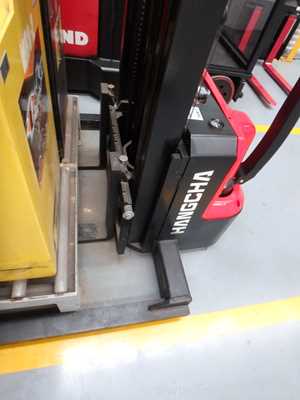 Montacargas Apilador Electrico marca Hangcha Group modelo CTD10-AMC1-SZ