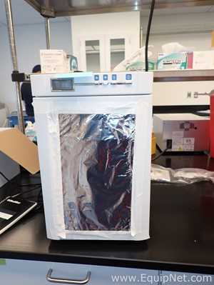 Incubadora Thermo Scientific Fisherbrand 18L Low Temp Incubator