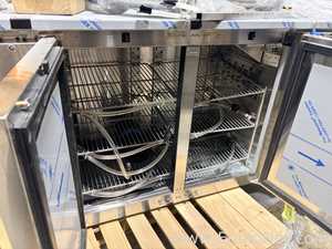 Linhas de Unidade de Refrigeração Uline UCBR572-SS01A