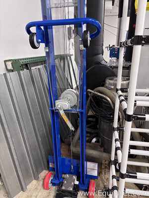Lift with Hand Winch