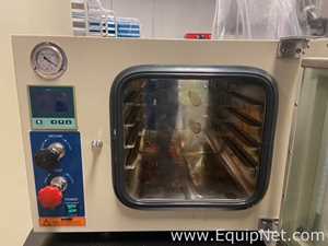 Across International AccuTemp 0.9 Vacuum Drying Oven