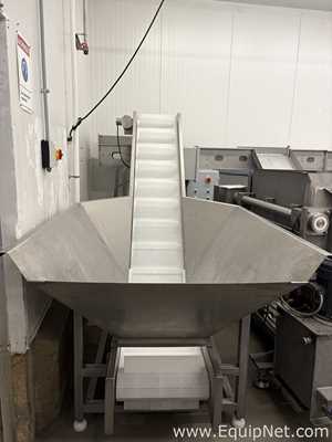 Flighted Incline Conveyor with Hopper