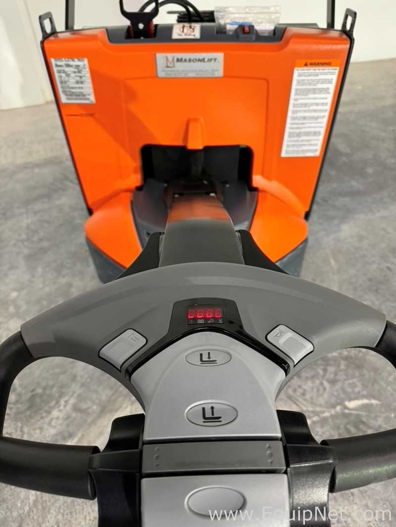 Toyota 8HBW23 Pallet Jack