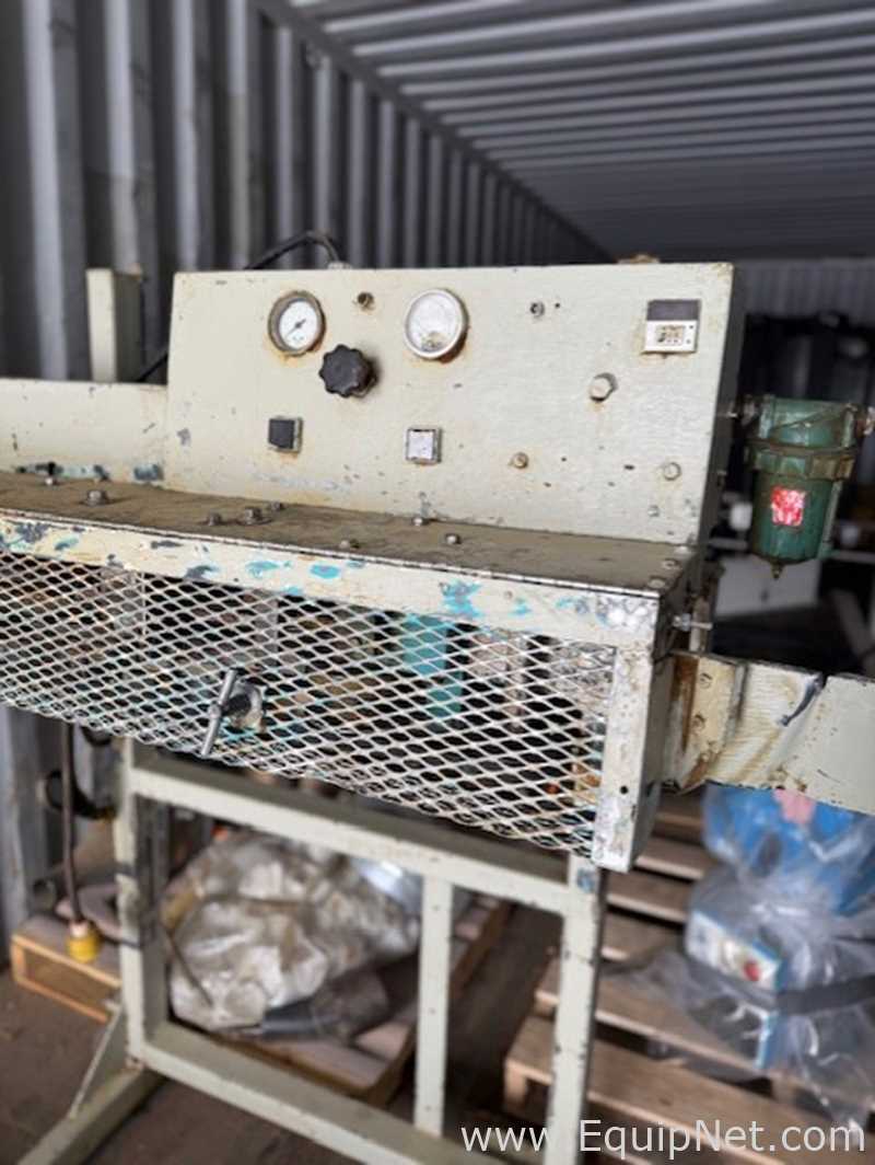 4600 J Aero Seal Bag Sealer for Pinch Bottom Bags with Conveyors