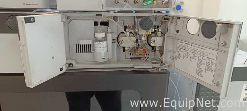Shimadzu HPLC With SIL-30ACMP Nexera X2 Autosampler Column Oven -  Degasser And Liquid Chromatograph