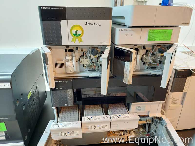 HPLC Shimadzu SIL-30ACMP