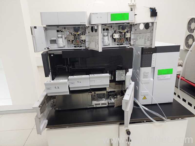 HPLC Shimadzu SIL-30ACMP